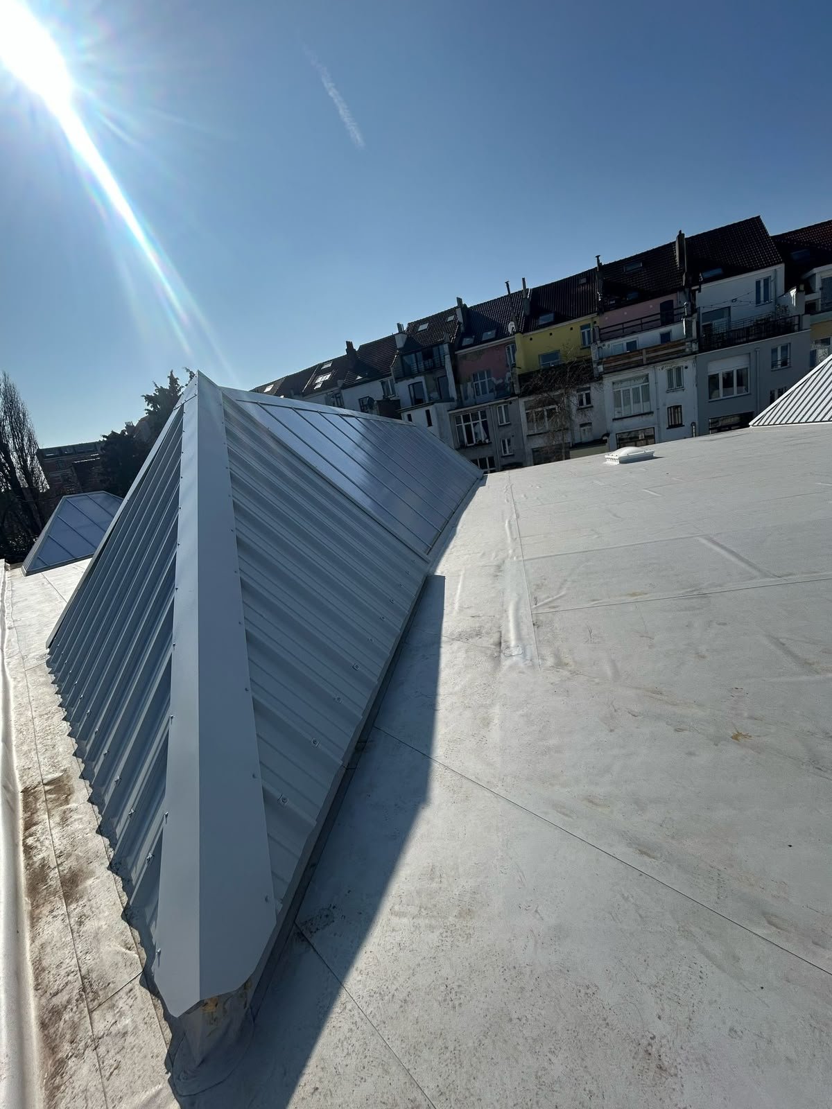 finition-etancheite-rive-toiture-renovee